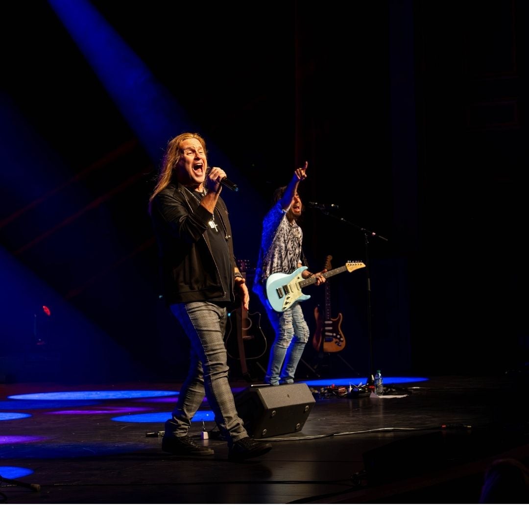 singer up on stage